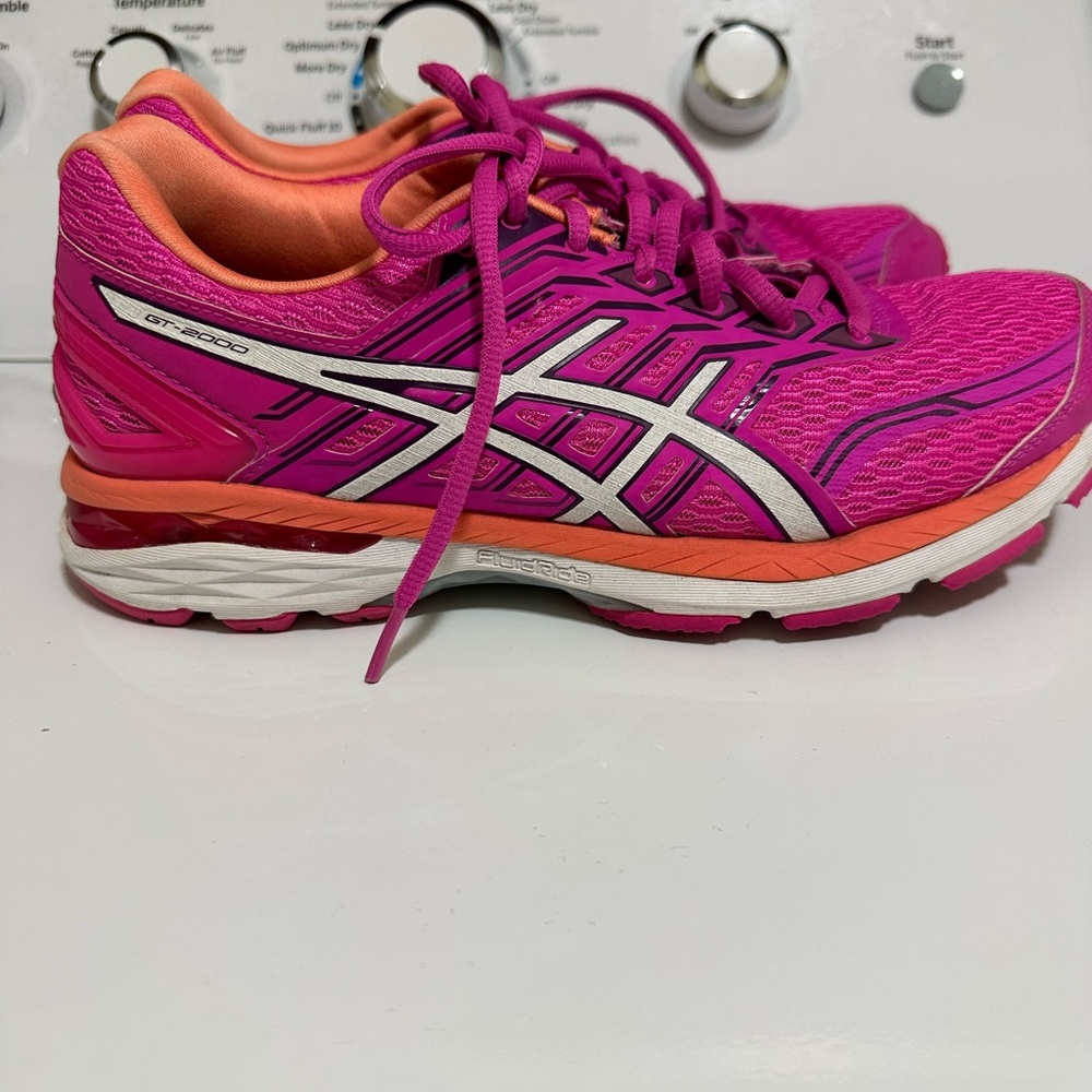 Women’s ASICS shoes GT2000